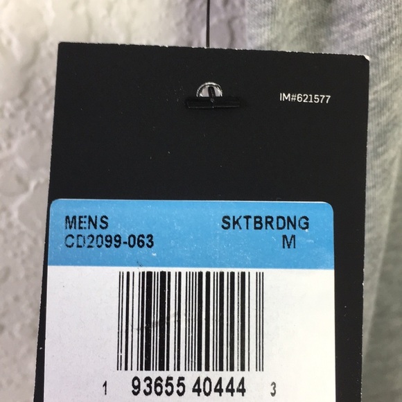 NWT Men Nike Sportswear shirt size M - Picture 9 of 9